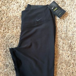 Nike Legend Tight Fit Leggings